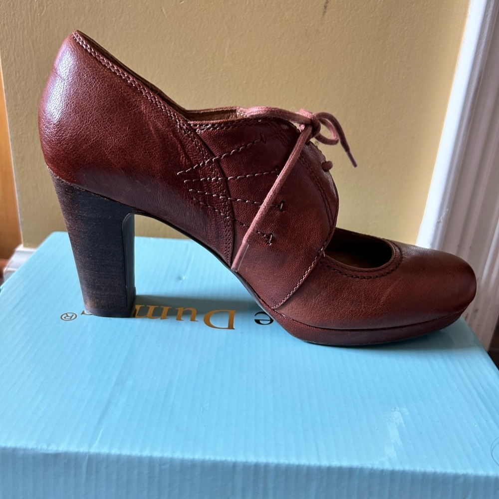 Clark’s Chestnut Heel size 9.5 Never worn
